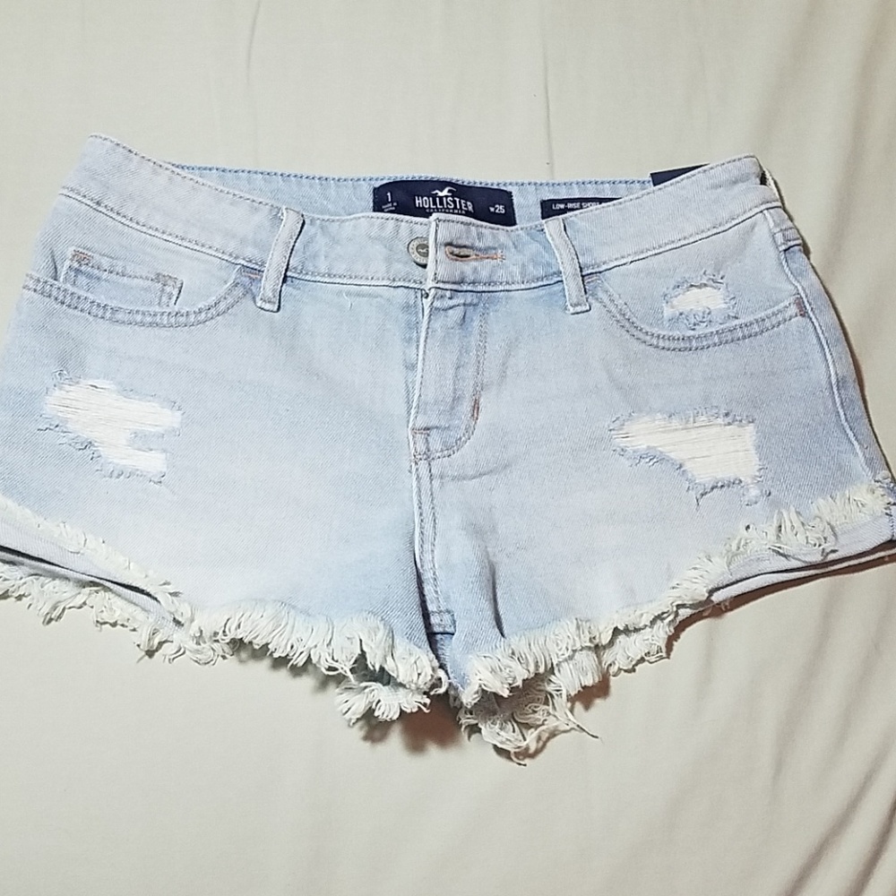 Hollister short-shorts